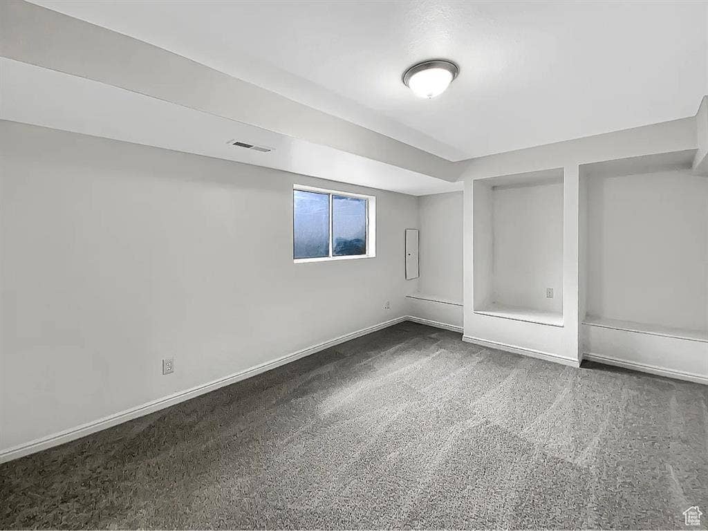 5 bedroom house available for rent