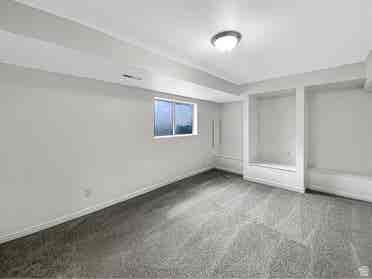 5 bedroom house available for rent