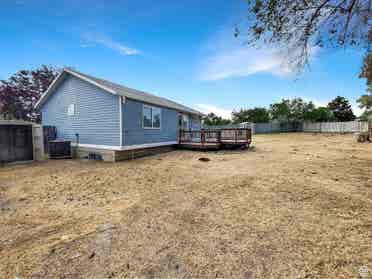 5 bedroom house available for rent