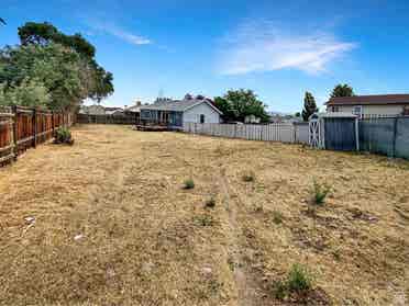 5 bedroom house available for rent