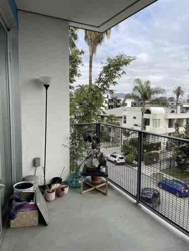 Private room/bathroom in Hollywood!