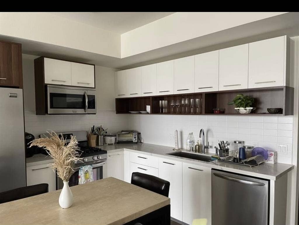 Private room/bathroom in Hollywood!