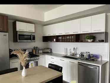 Private room/bathroom in Hollywood!