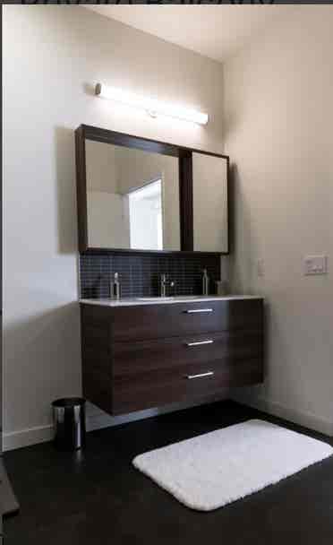 Private room/bathroom in Hollywood!