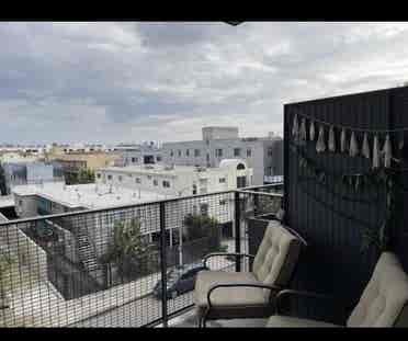 Private room/bathroom in Hollywood!