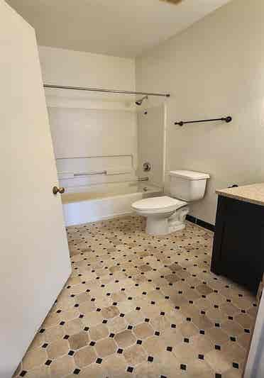 looking for a roommate to sublet