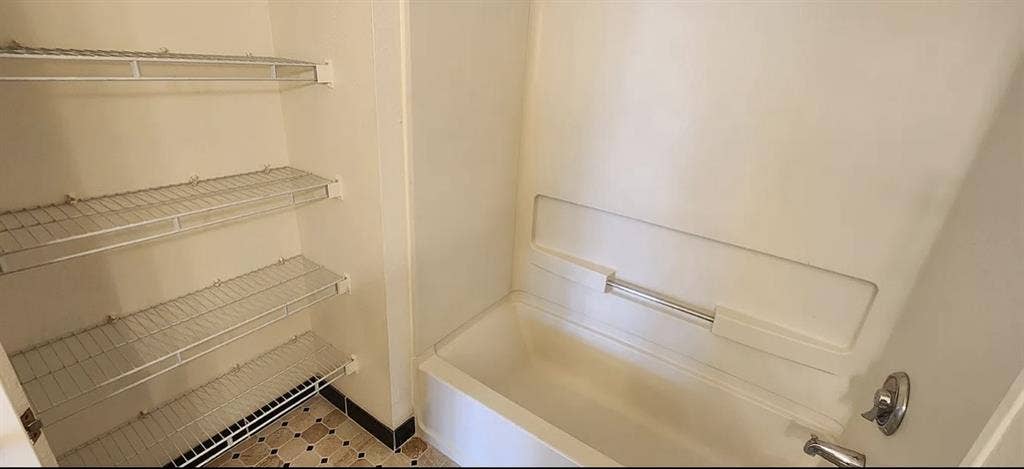 looking for a roommate to sublet