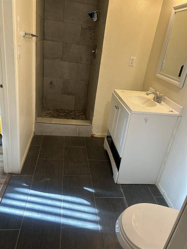 1 bedroom w bathroom