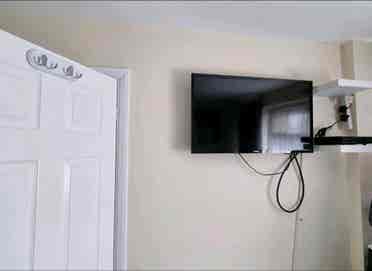 CLOSE TO GATWICK - DOUBLE ROOM!