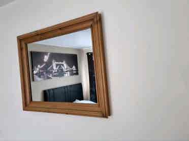 CLOSE TO GATWICK - DOUBLE ROOM!