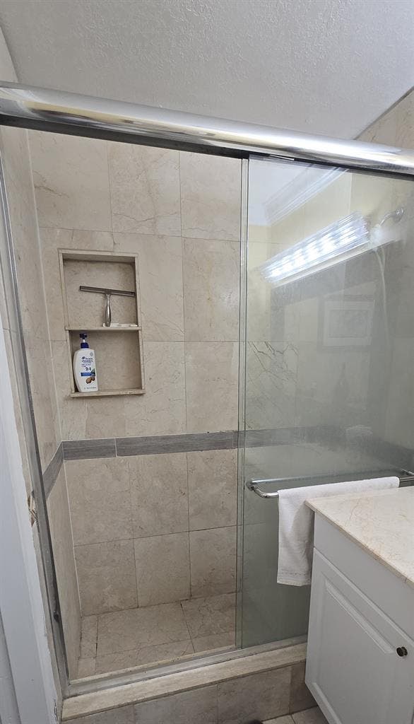 Room For Rent In Deerfield Beach.