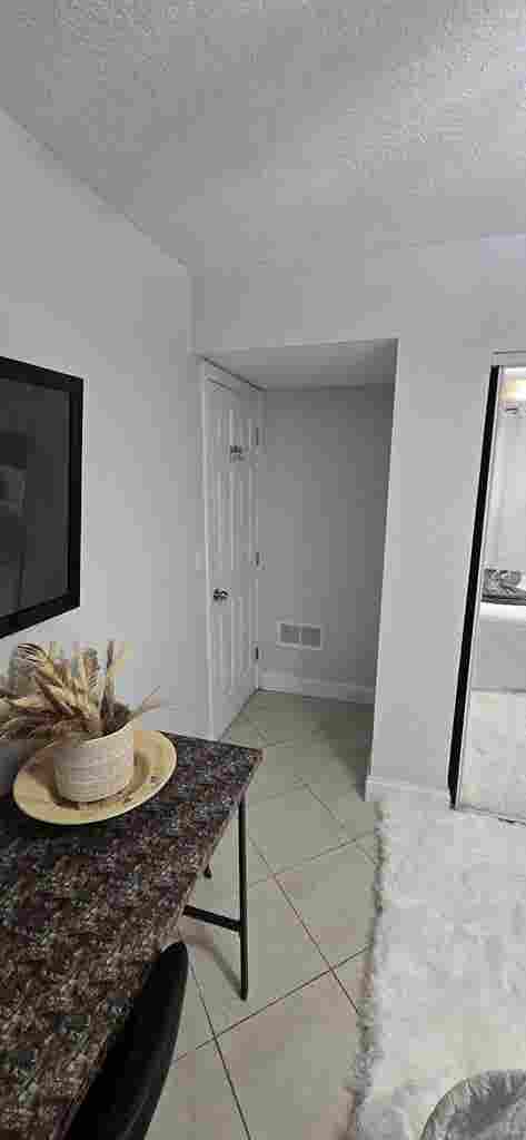 Room For Rent In Deerfield Beach.