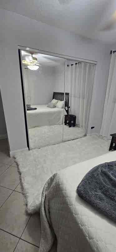 Room For Rent In Deerfield Beach.