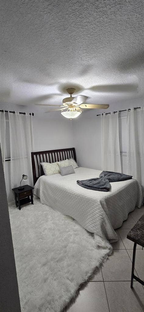Room For Rent In Deerfield Beach.