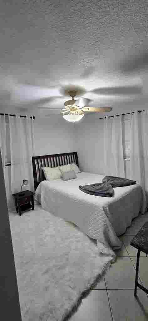 Room For Rent In Deerfield Beach.
