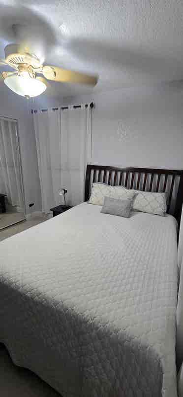 Room For Rent In Deerfield Beach.
