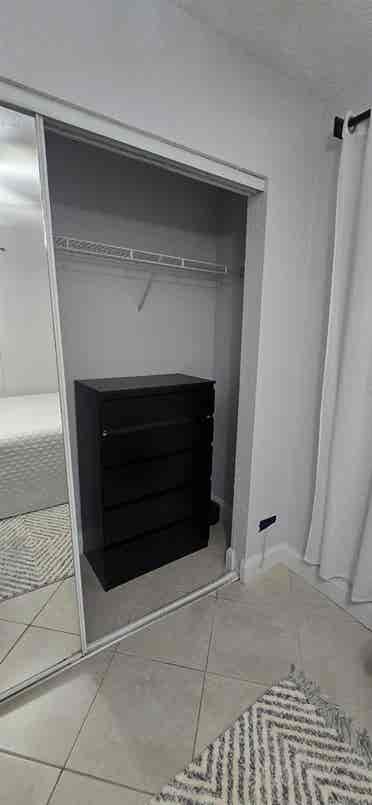 Room For Rent In Deerfield Beach.