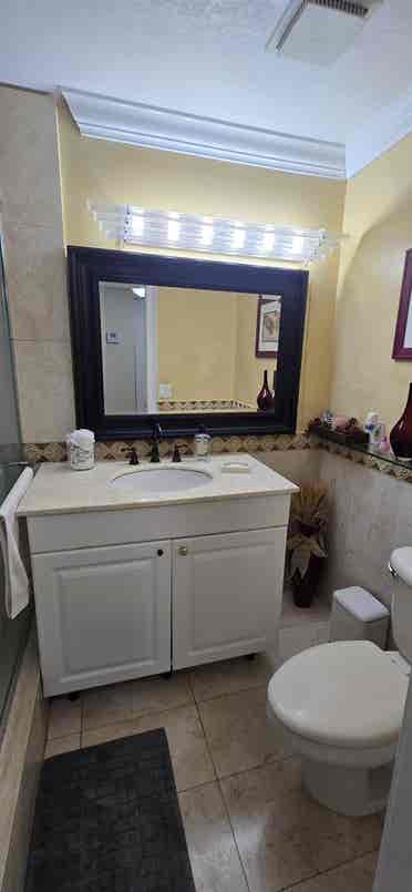 Room For Rent In Deerfield Beach.
