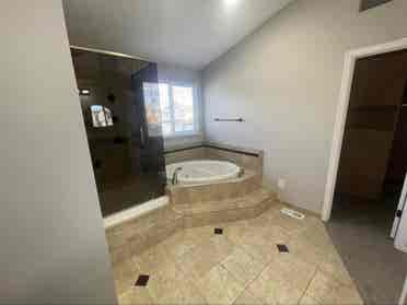 Master Bedroom w private bathroom