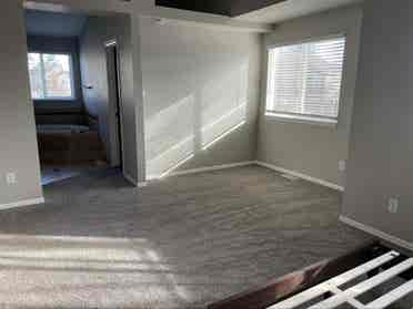 Master Bedroom w private bathroom