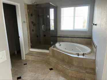 Master Bedroom w private bathroom