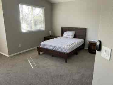 Master Bedroom w private bathroom