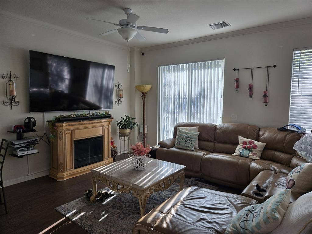 Private Room - Great Location