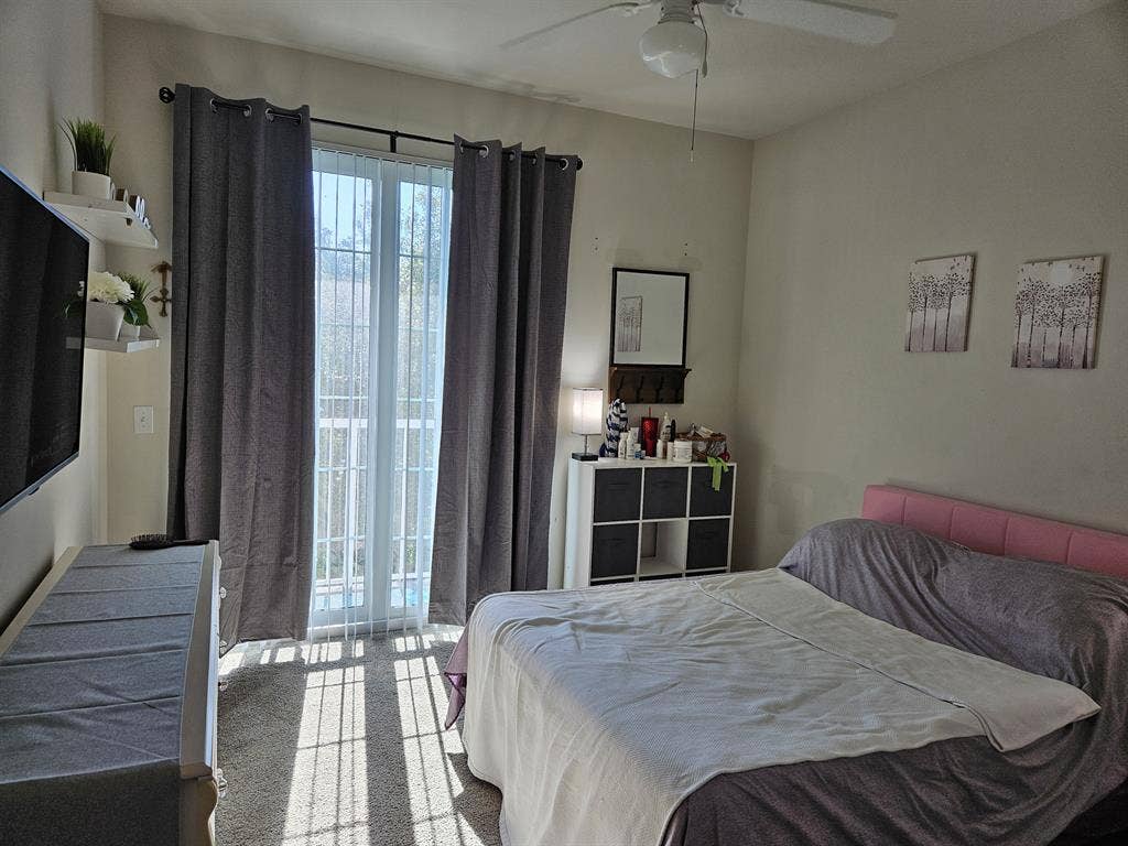 Private Room - Great Location