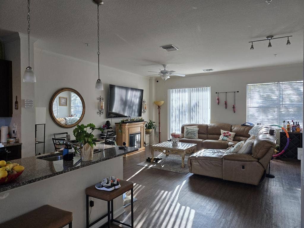 Private Room - Great Location