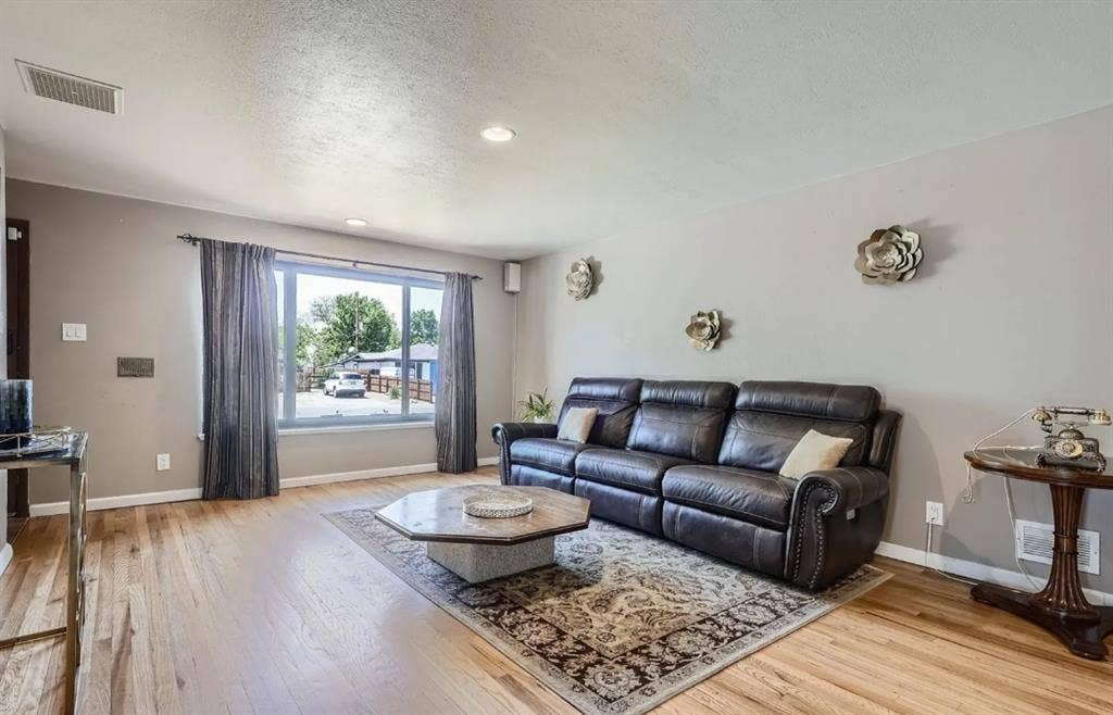 Room in Quiet House In Aurora