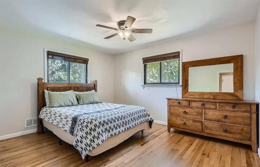 Room in Quiet House In Aurora