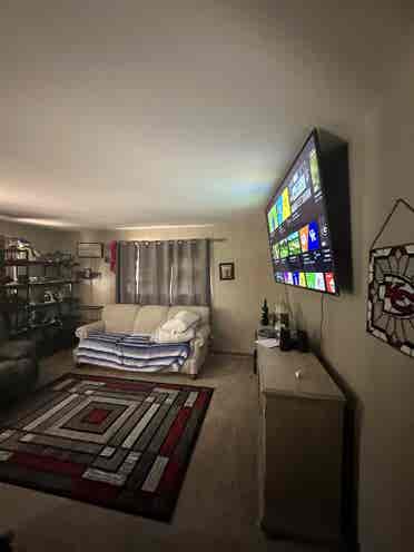 4 bedroom house near Westloop. $