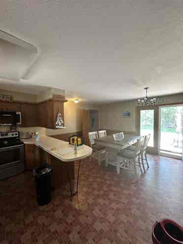 4 bedroom house near Westloop. $
