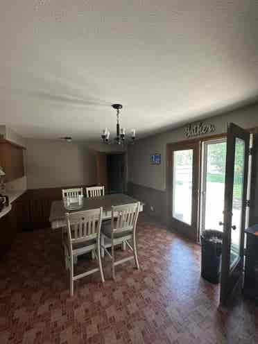 4 bedroom house near Westloop. $