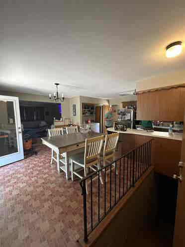 4 bedroom house near Westloop. $