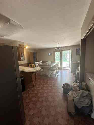 4 bedroom house near Westloop. $
