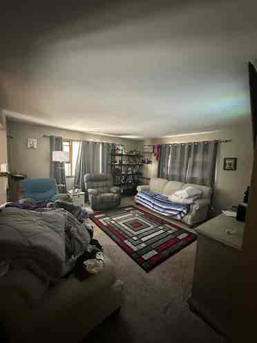 4 bedroom house near Westloop. $