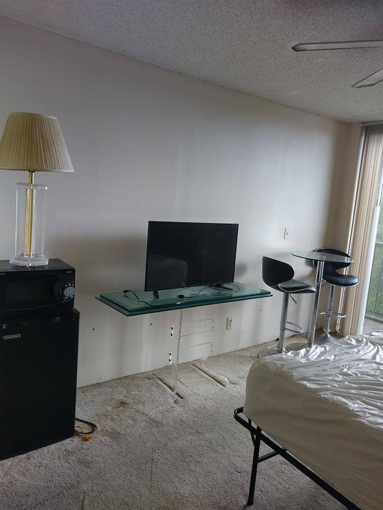 Looking for a Christian roommate
