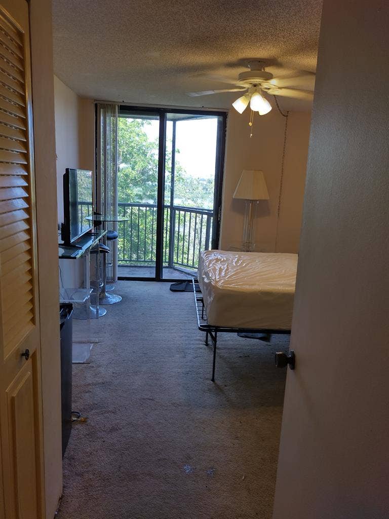 Looking for a Christian roommate
