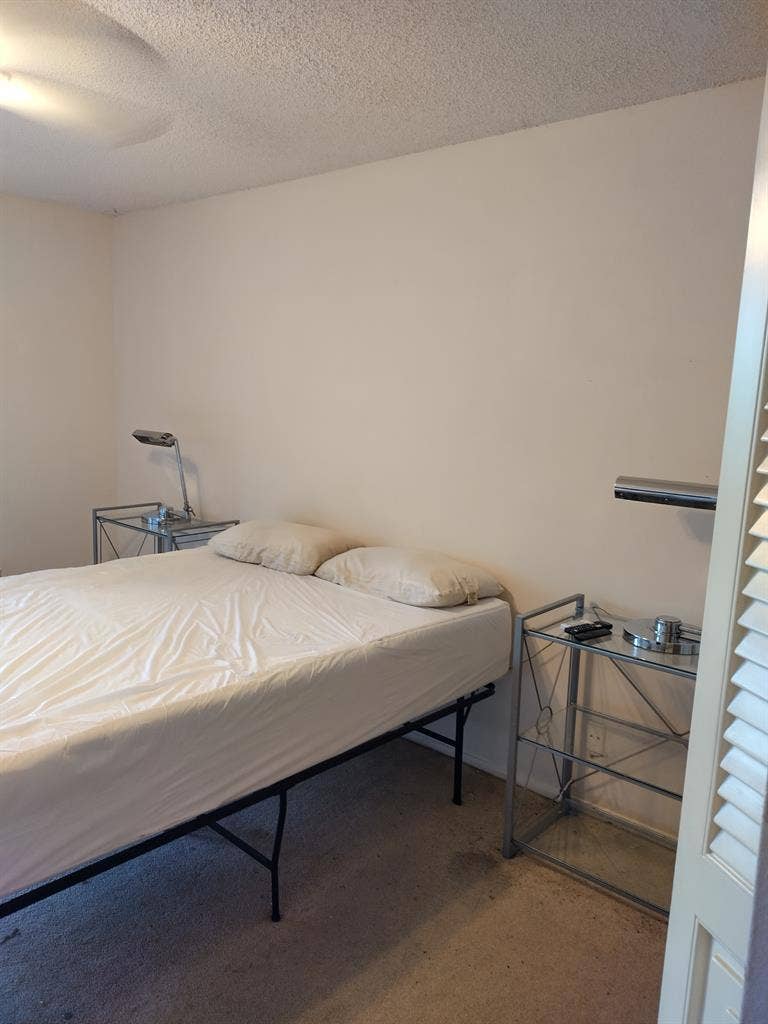 Looking for a Christian roommate
