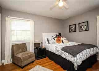 Room for rent in South Park area