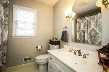 Room for rent in South Park area