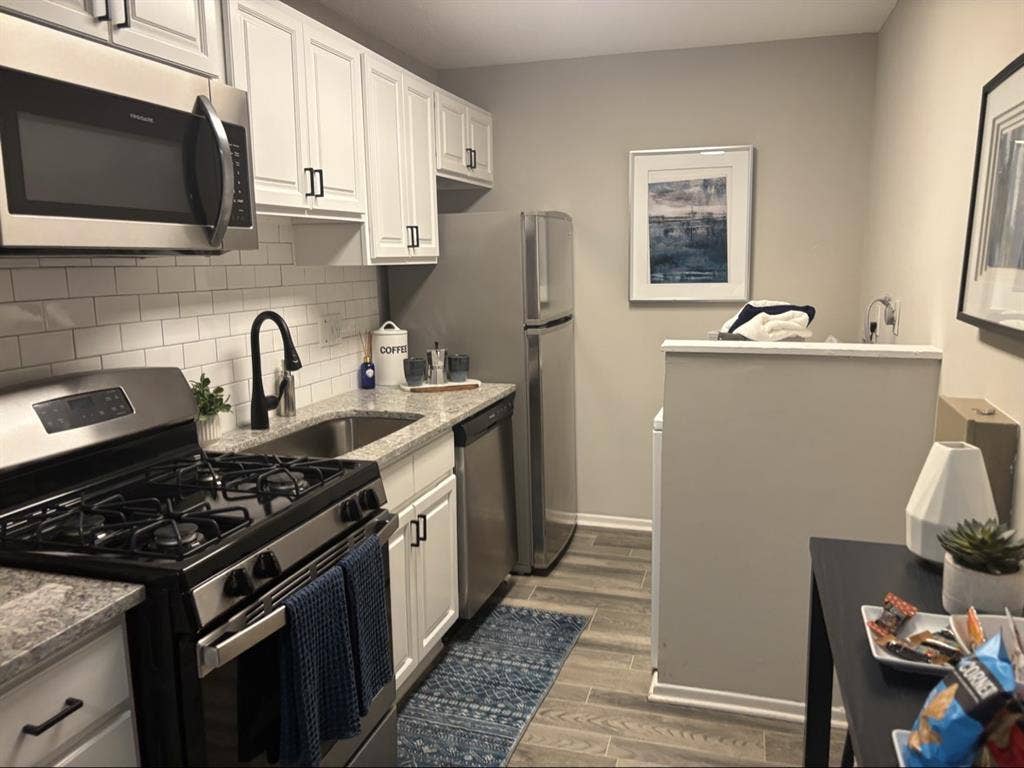 Looking for a roommate in Cary