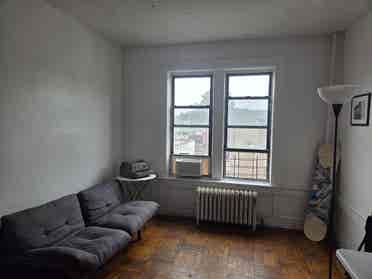 $br - room for rent. Midwood