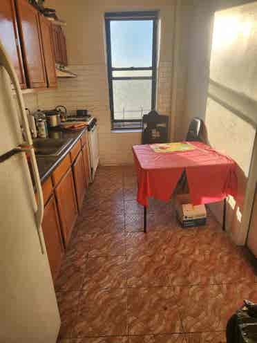 $br - room for rent. Midwood