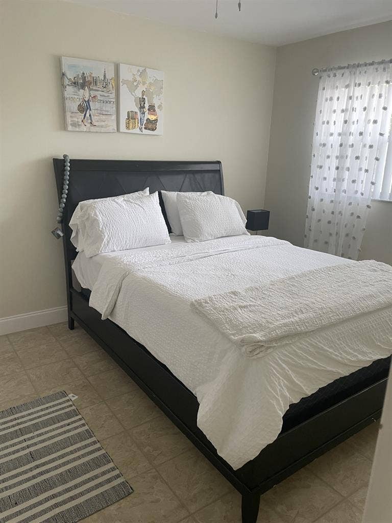 New Listing - Room for rent