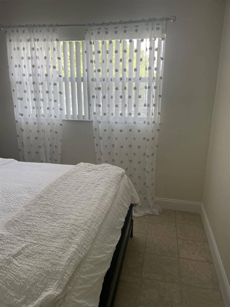 New Listing - Room for rent