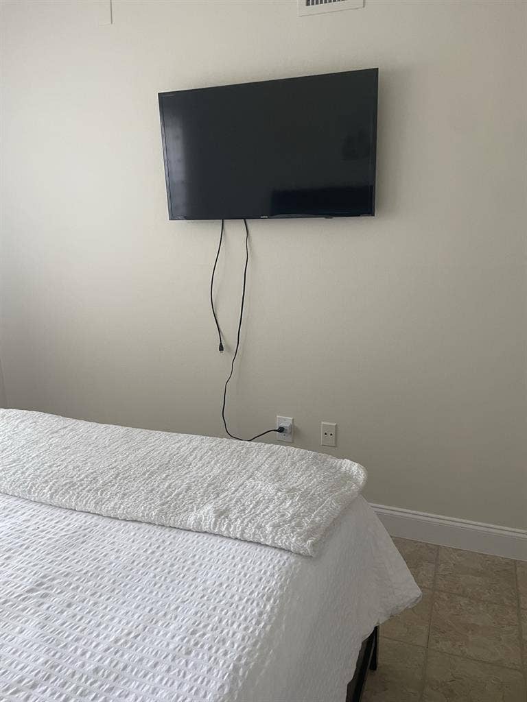 New Listing - Room for rent