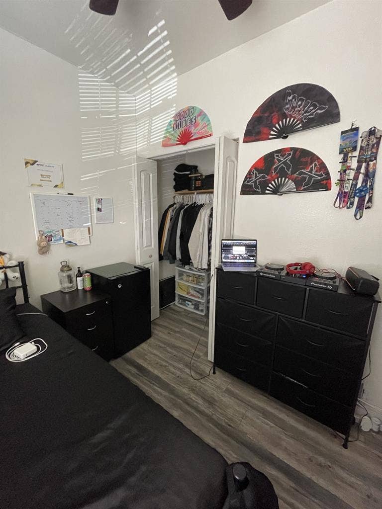 ROOM FOR RENT (Sublease)