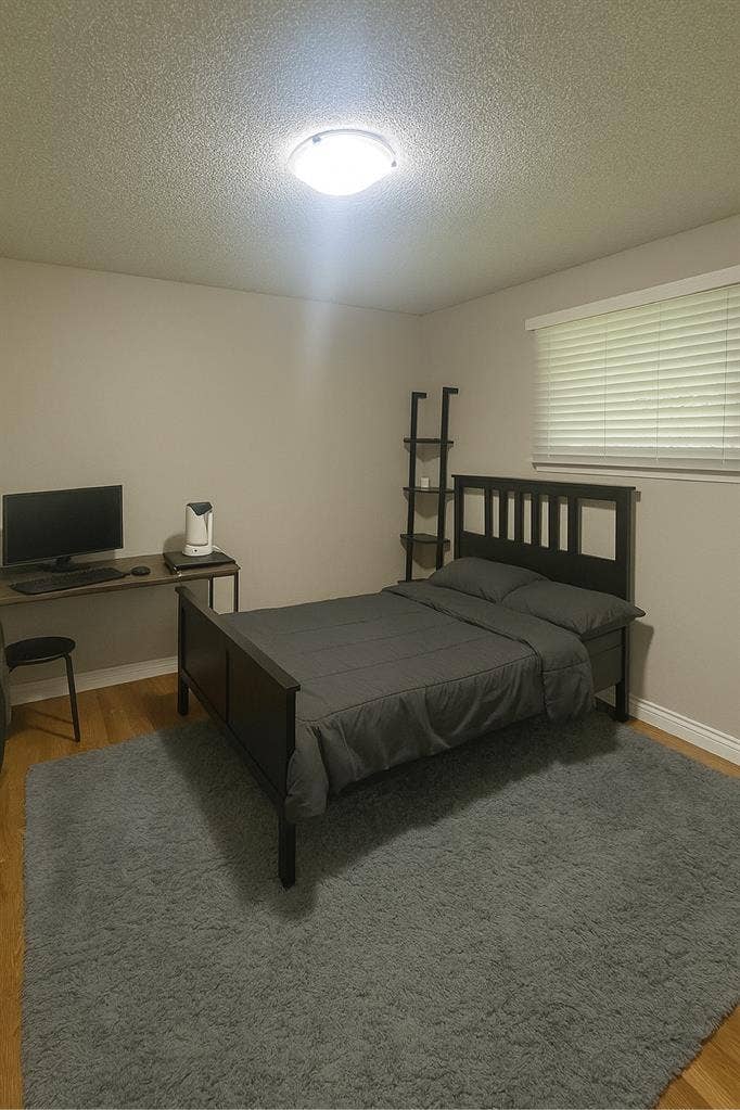 Spacious Room available